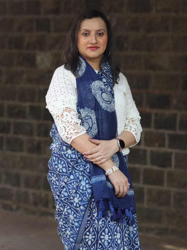 Semi Linen Saree With Batik Print And Munia Pallu Hover Image