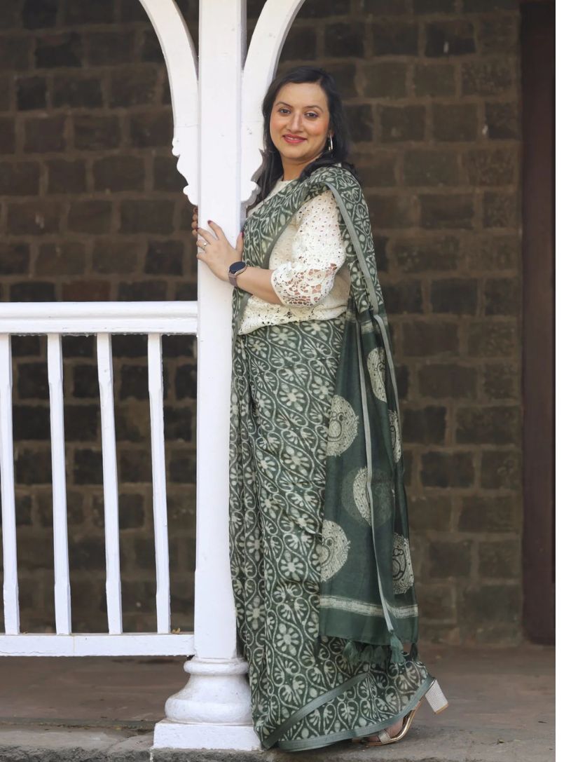 Semi Linen Saree With Batik Print And Munia Pallu