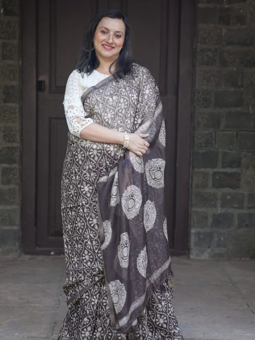 Semi Linen Saree With Batik Print And Munia Pallu